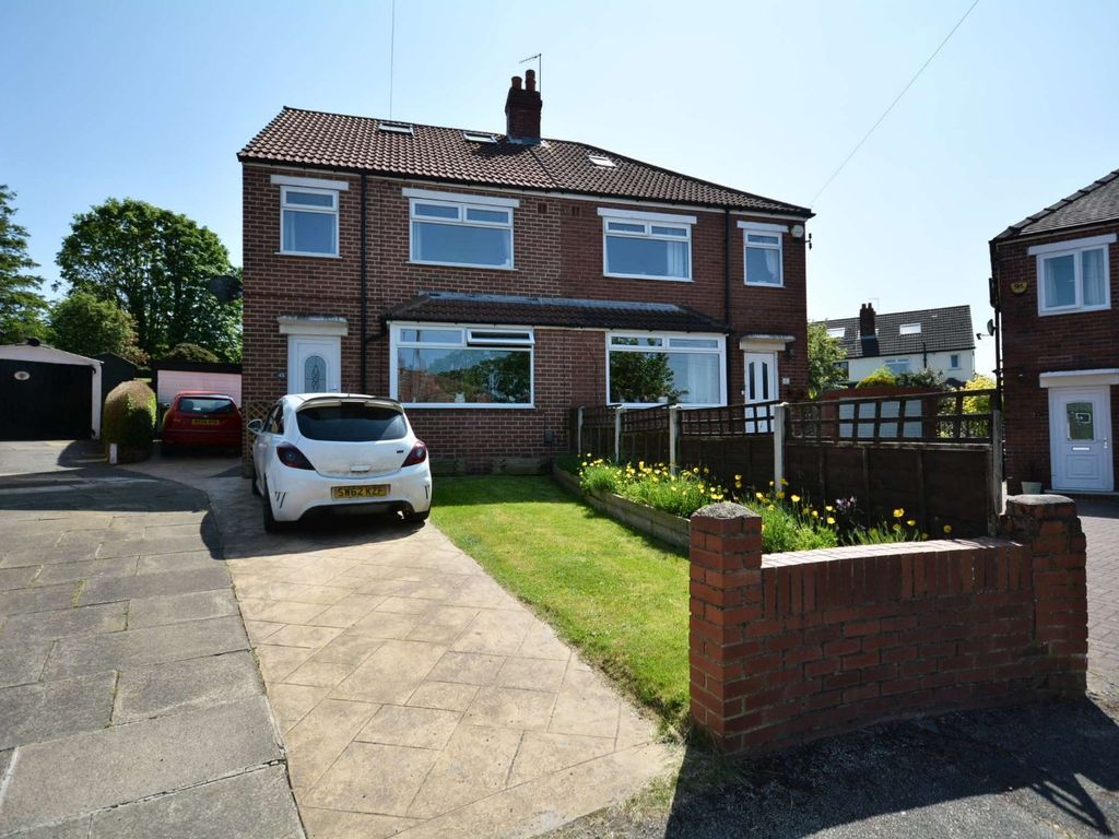 4 bed semidetached house for sale in Calverley Garth, Bramley, Leeds