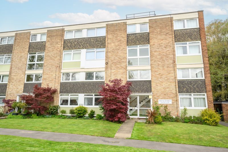 2 bed flat for sale in Trafalgar Drive, WaltonOnThames KT12 Zoopla