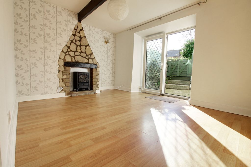 2 bed terraced house to rent in Back Lane, Queensbury, Bradford BD13, £