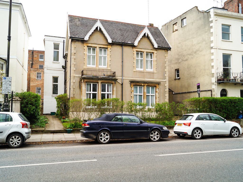 1 bed flat to rent in Montpellier Terrace, Cheltenham GL50, £775 pcm Zoopla