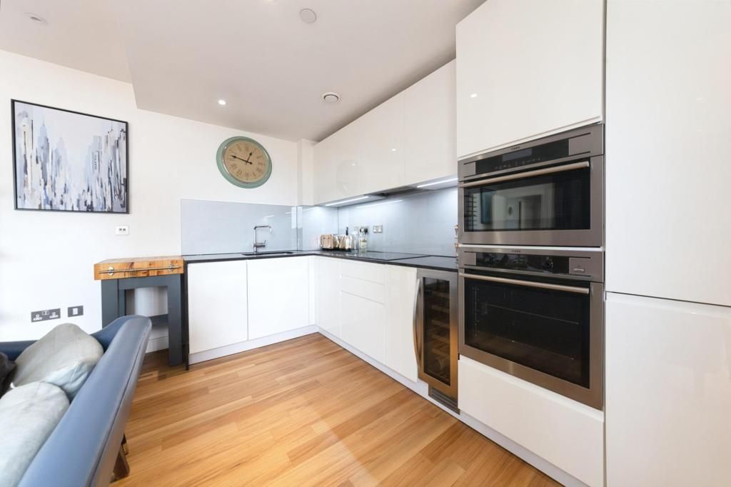 1 bed flat to rent in Wandsworth Road, London, Lambeth, London SW8, £