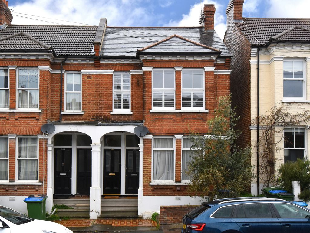 2 bed flat to rent in Avenue, Charlton SE7, £1,650 pcm Zoopla