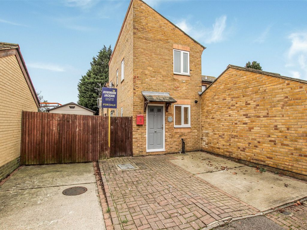 2 bed semidetached house for sale in Camelot Close, Thamesmead SE28