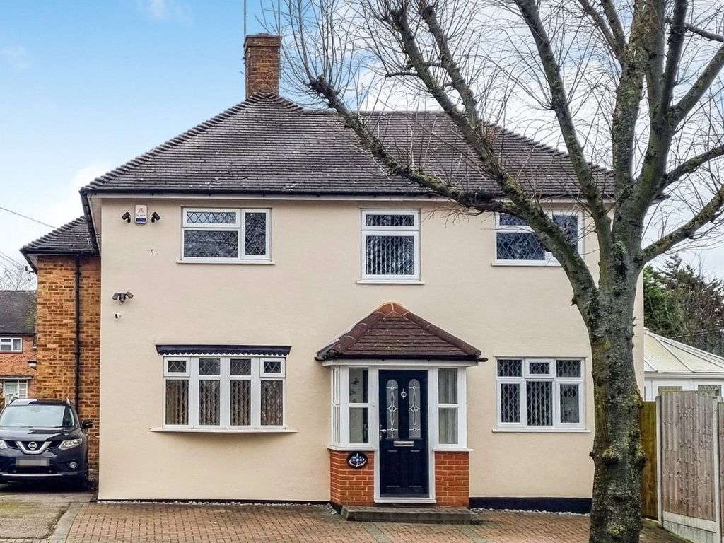 3 bed end terrace house for sale in Dagnam Park Square, Romford RM3, £