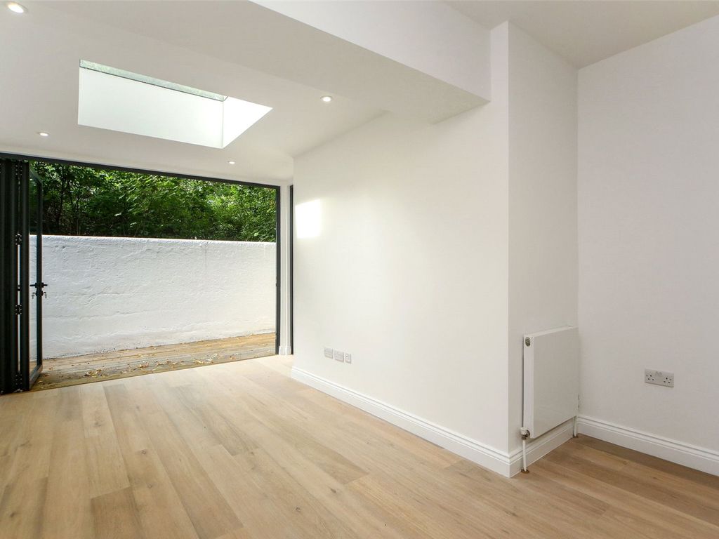 3 bed flat for sale in Addison Gardens, Brook Green W14, £850,000 Zoopla