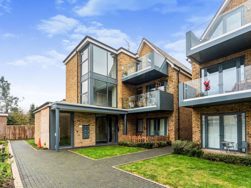 1 bed flat for sale in Fassett Road, Kingston Upon Thames KT1, £510,000