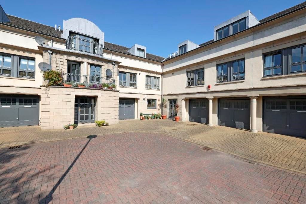 Cavalry Park Drive, Edinburgh EH15  