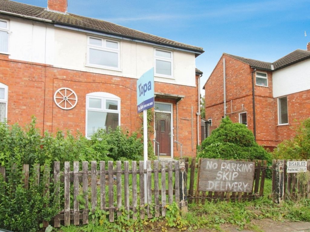3 bed semidetached house for sale in Duncan Road, Leicester LE2, £
