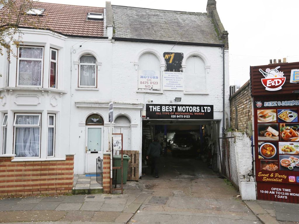 3 bed end terrace house for sale in Washington Road, London E6, £