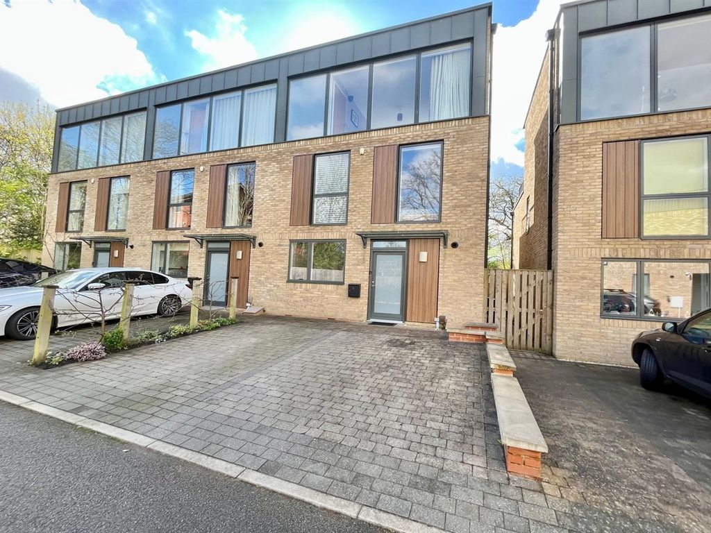 3 bed end terrace house for sale in Hardy Lane, Chorlton Cum Hardy