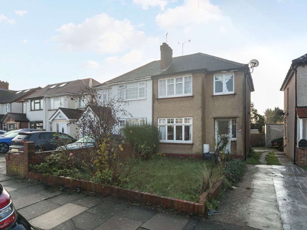 3 bed semidetached house to rent in Seaton Road, London UB3, £1,550