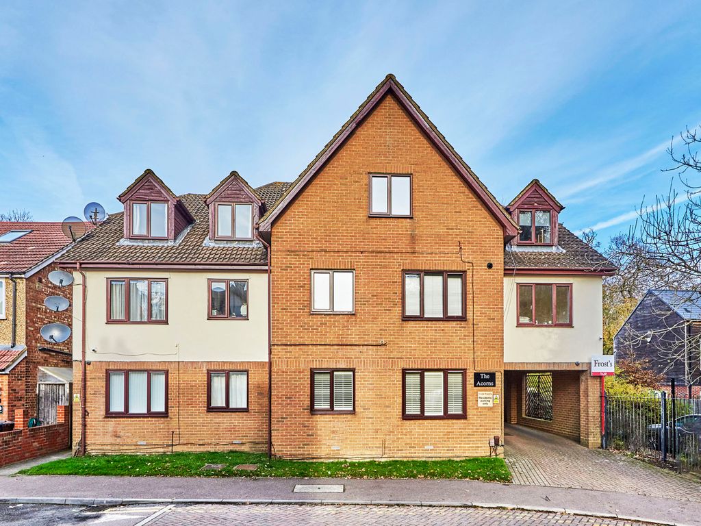 1 bed flat for sale in The Acorns, Wynchlands Crescent, St. Albans
