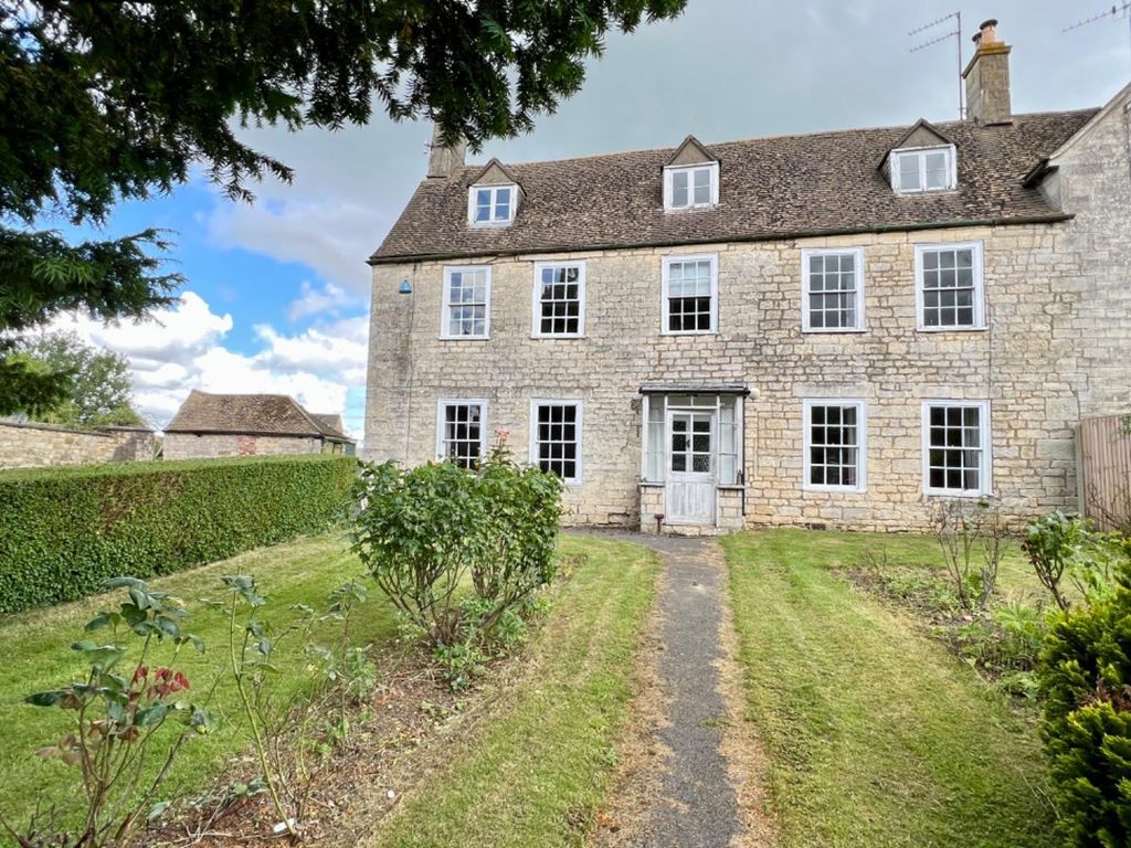 4 bed property for sale in Church Road, Leonard Stanley, Stonehouse