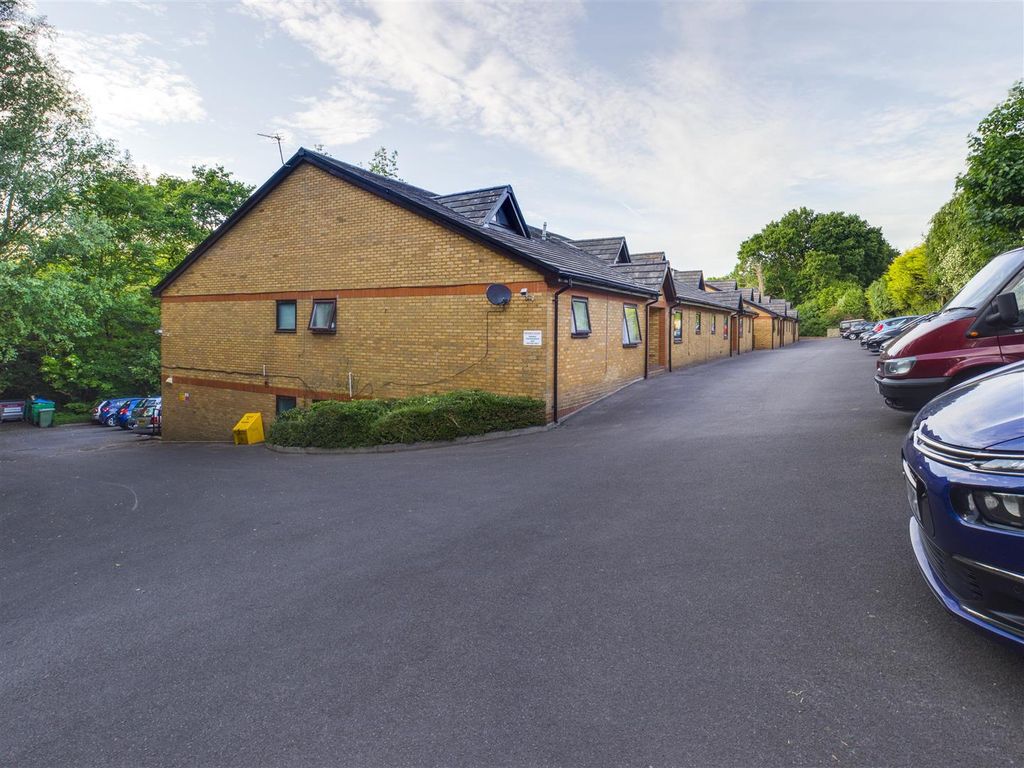 1 bed flat to rent in Wessex Court, South East Road, Sholing SO19, £800