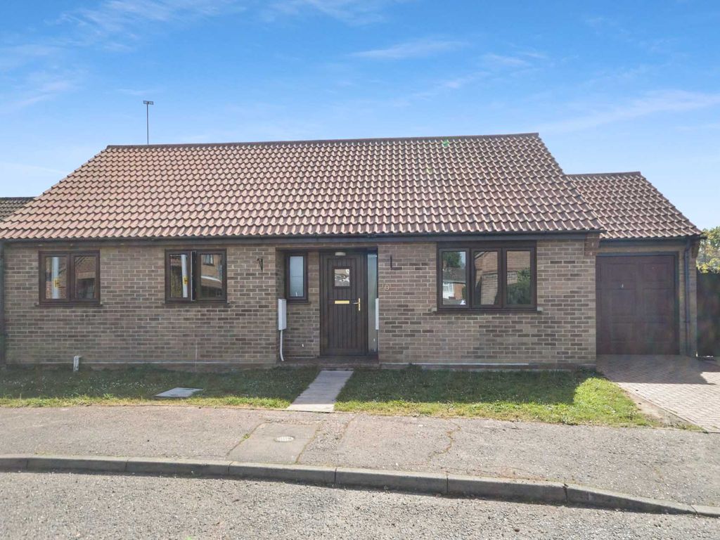 3 bed detached bungalow for sale in Fir Tree Close, Brundall NR13 Zoopla