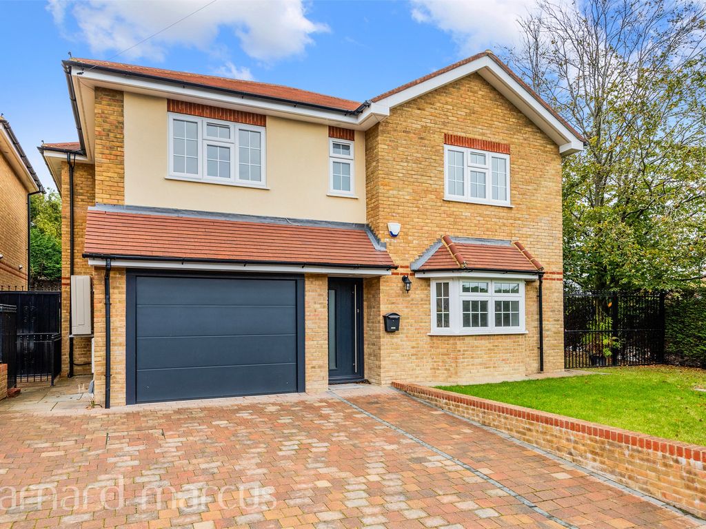 New home, 4 bed detached house for sale in The Green, Upper Lodge Way