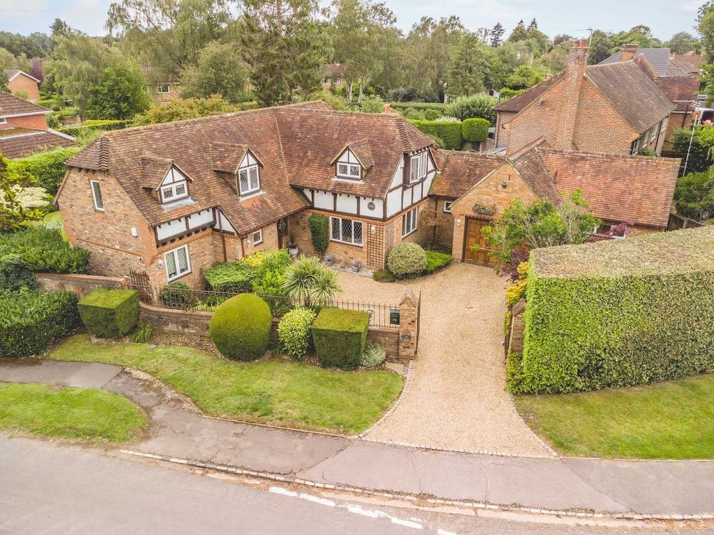 4 bed detached house for sale in Denham Lane, Chalfont St Peter SL9, £1,189,500 Zoopla