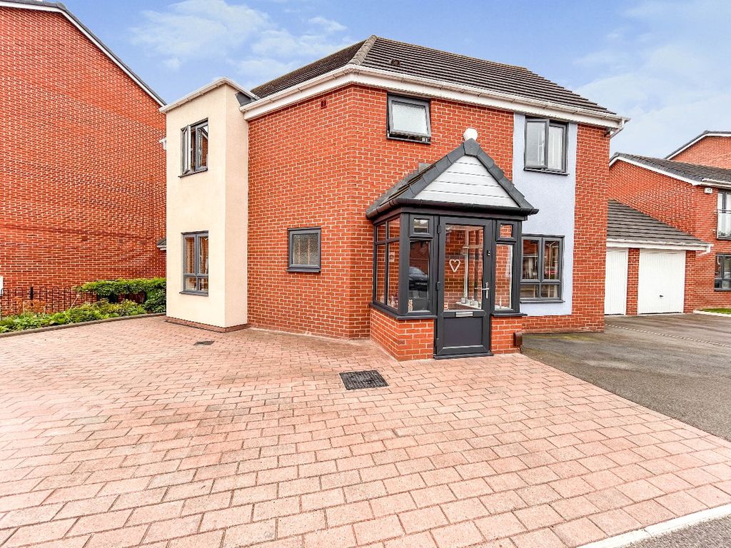 3 bed detached house for sale in Mullion Drive, Bilston WV14, £300,000