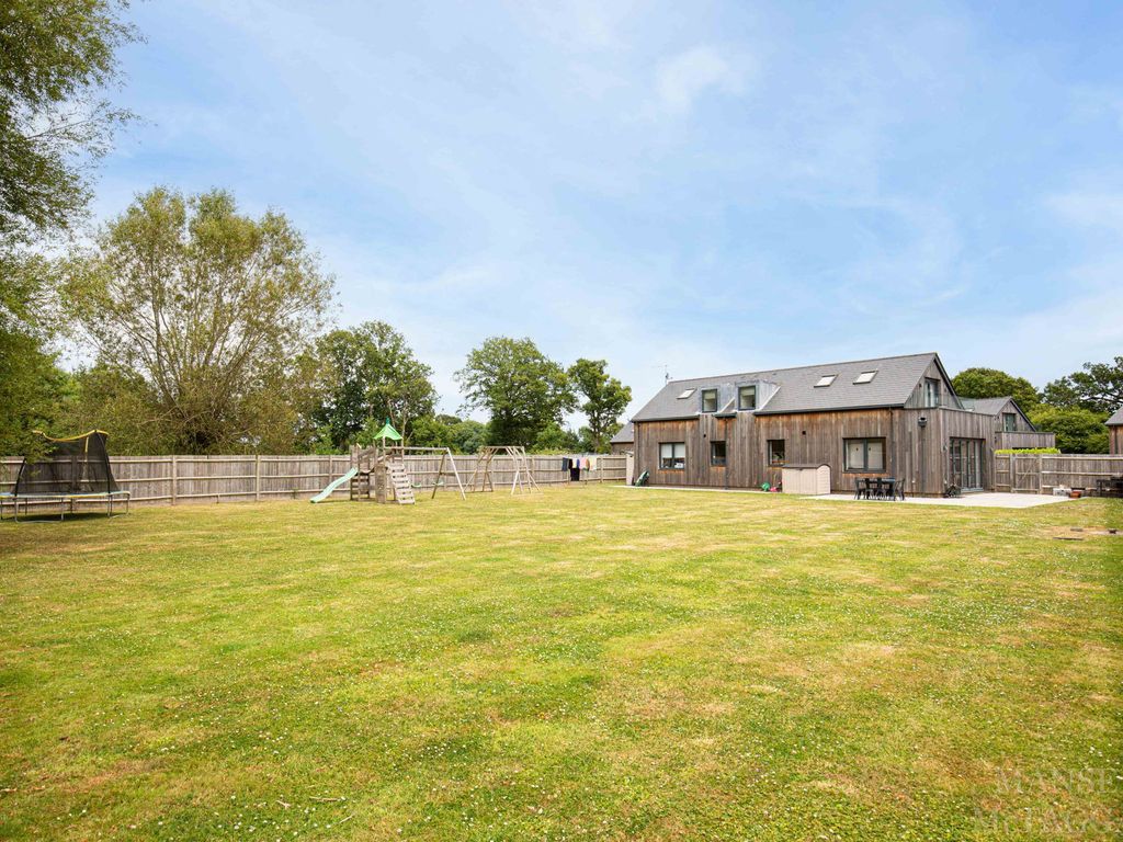 4 bed detached house for sale in Maplewood Drive, Hare Lane, Lingfield RH7, £850,000 Zoopla