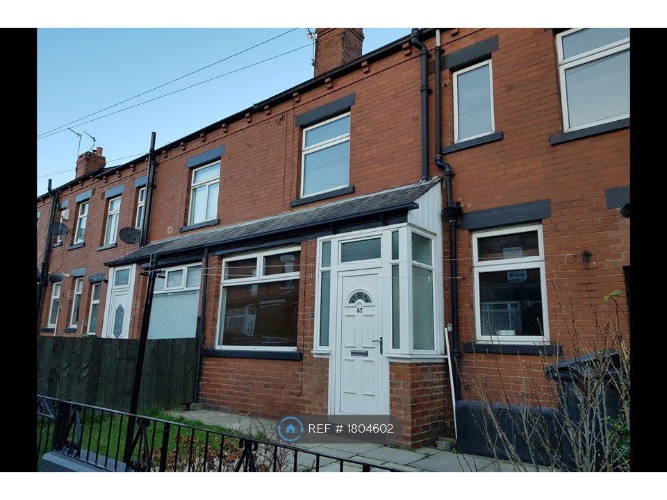 3 bed terraced house to rent in Parkfield Grove, Leeds LS11, £950 pcm