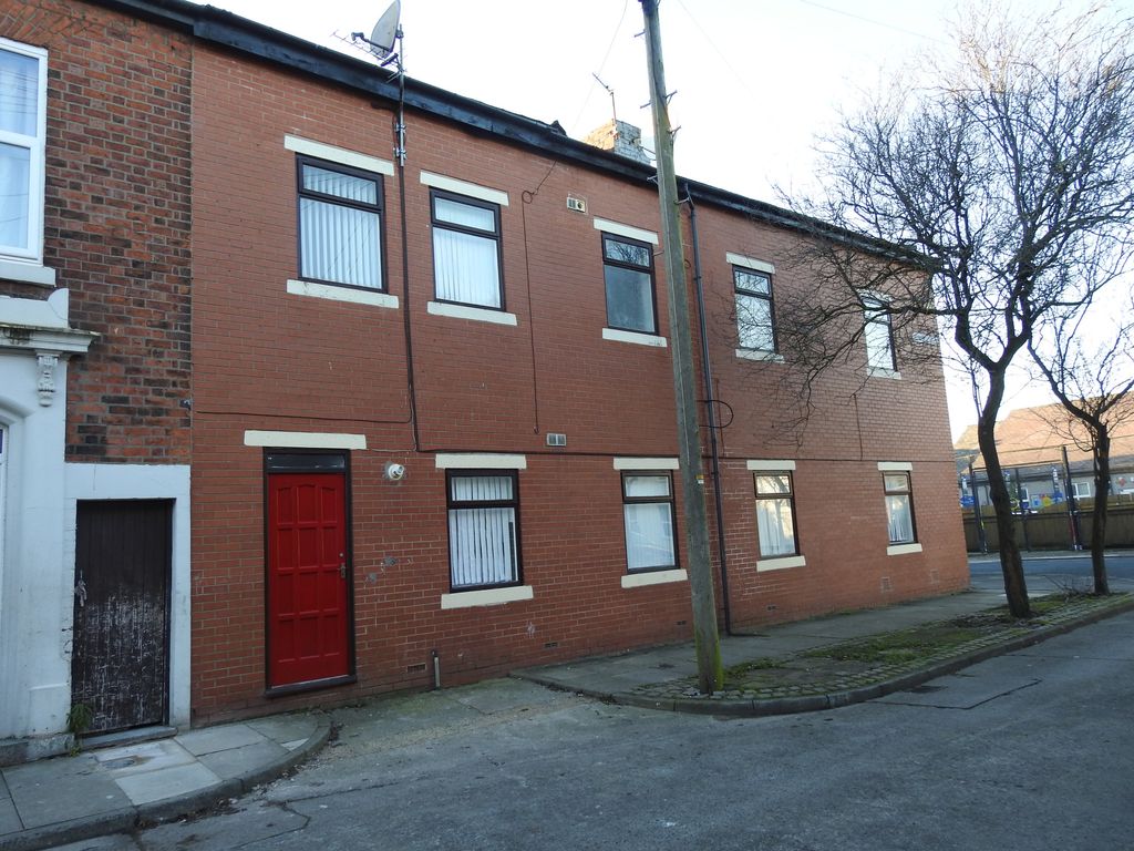 8 bed terraced house to rent in Eldon Street, Preston PR1, £1,595 pcm Zoopla