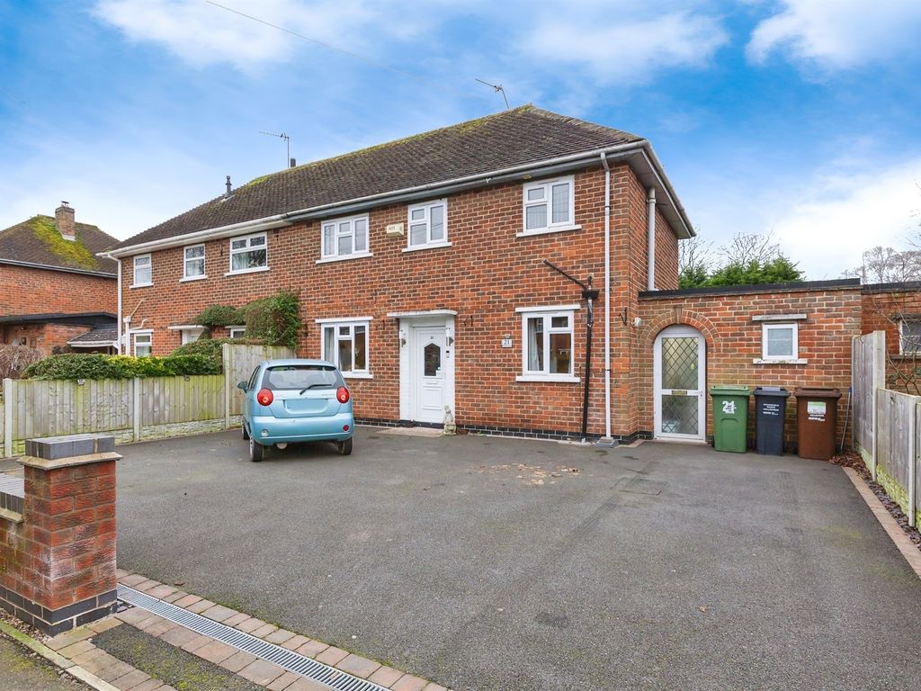 3 bed semidetached house for sale in Poplar Road, Loughborough LE11, £