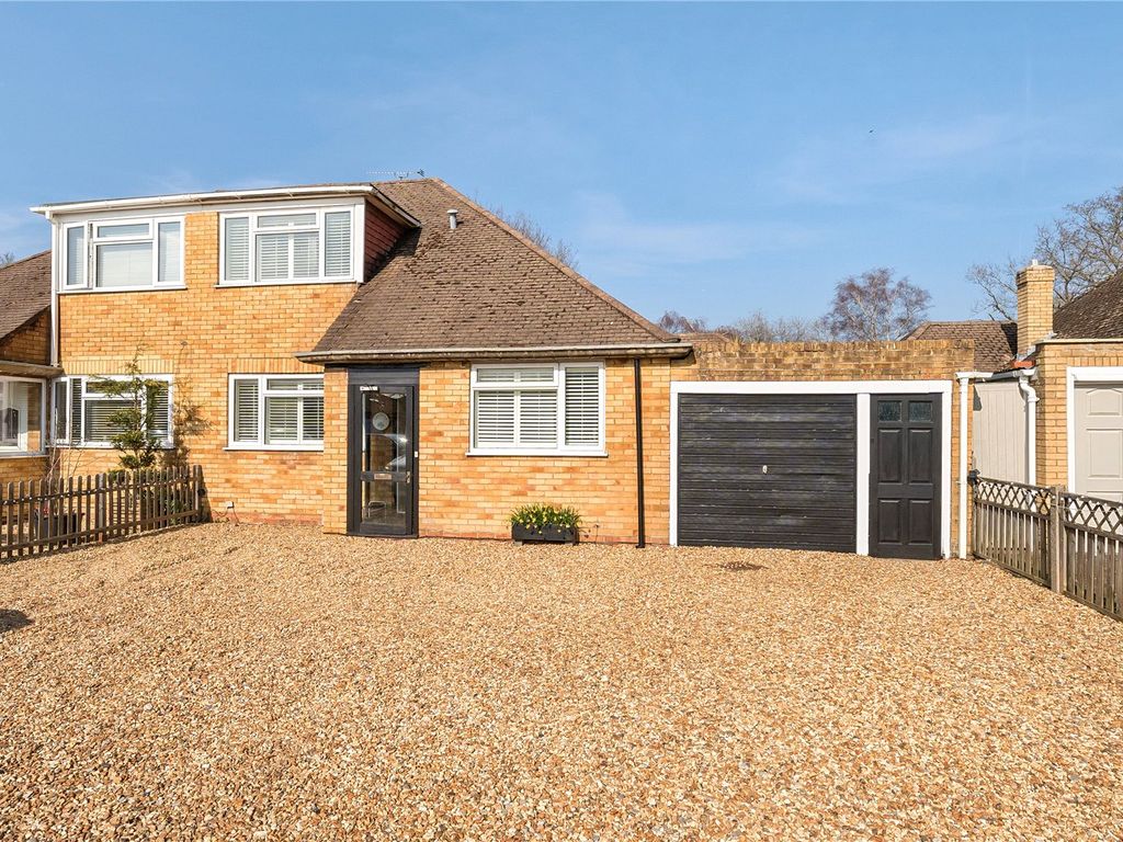 4 bed bungalow for sale in Wentworth Crescent, Ash Vale, Surrey GU12, £