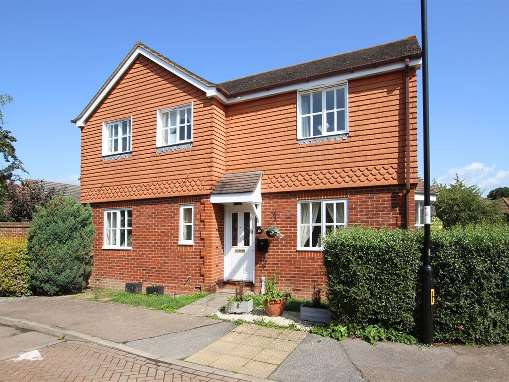3 bed detached house to rent in Pangdene Close, Burgess Hill, West