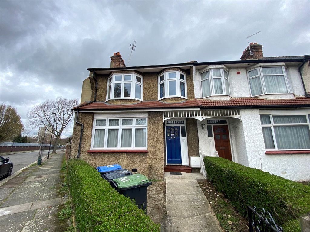 3 bed end terrace house to rent in Maidstone Road, London N11 Zoopla