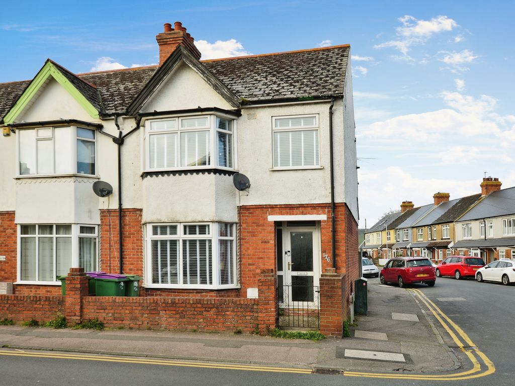 3 bed end terrace house for sale in Cheriton High Street, Folkestone