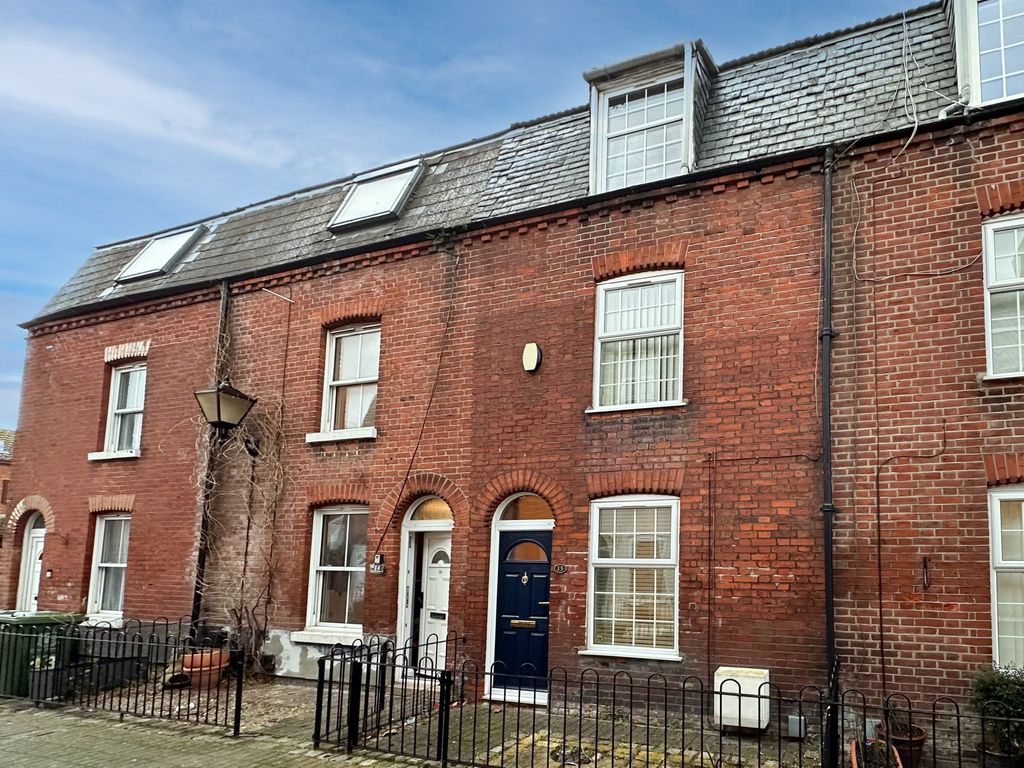 3 bed terraced house for sale in Coniston Square, Great Yarmouth NR30