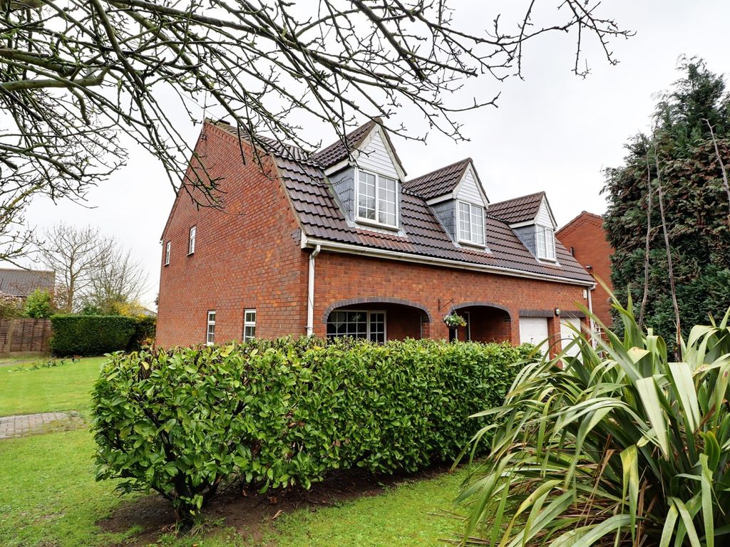 5 bed detached house for sale in Humber View, BartonUponHumber DN18