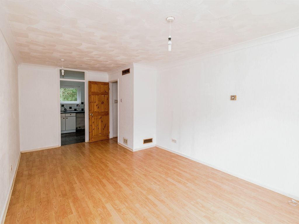 1 bed flat for sale in Abercrombie Gardens, Southampton SO16, £110,000