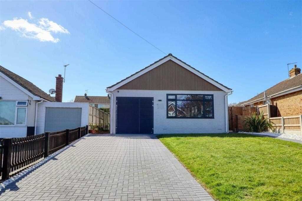 2 bed bungalow for sale in Briarwood Avenue, HollandOnSea, ClactonOn