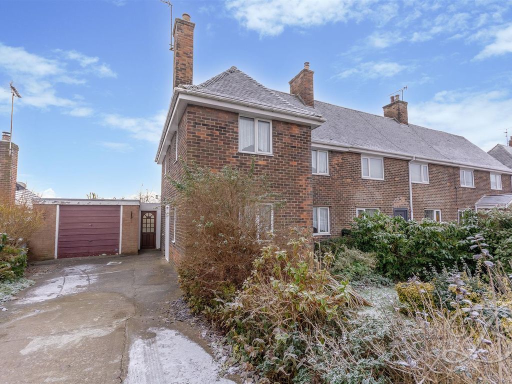 3 bed end terrace house for sale in Mansfield Road, Edwinstowe