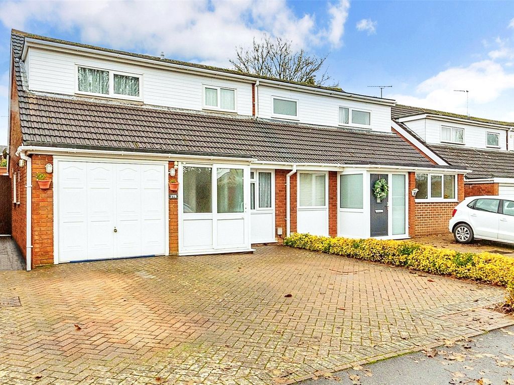 3 bed semidetached house for sale in London Road, Dunstable