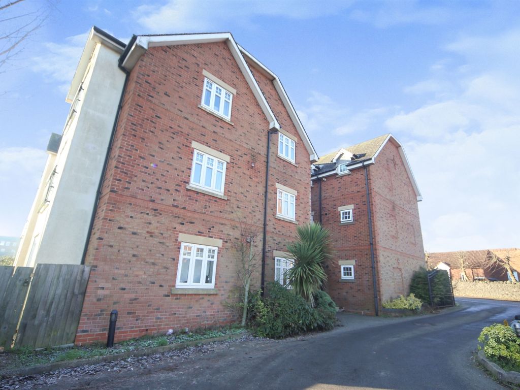 2 bed flat for sale in Mount Pleasant, Batchley, Redditch B97 - Zoopla