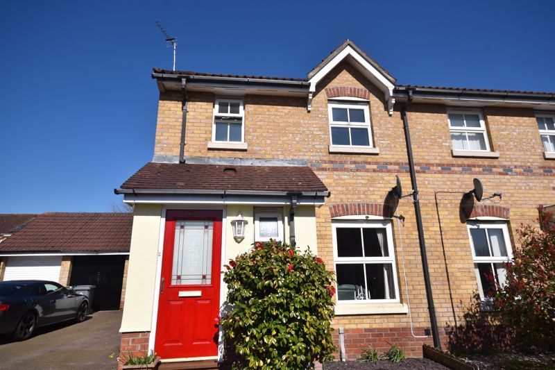 3 bed semidetached house for sale in Dalbier Close, Dussindale