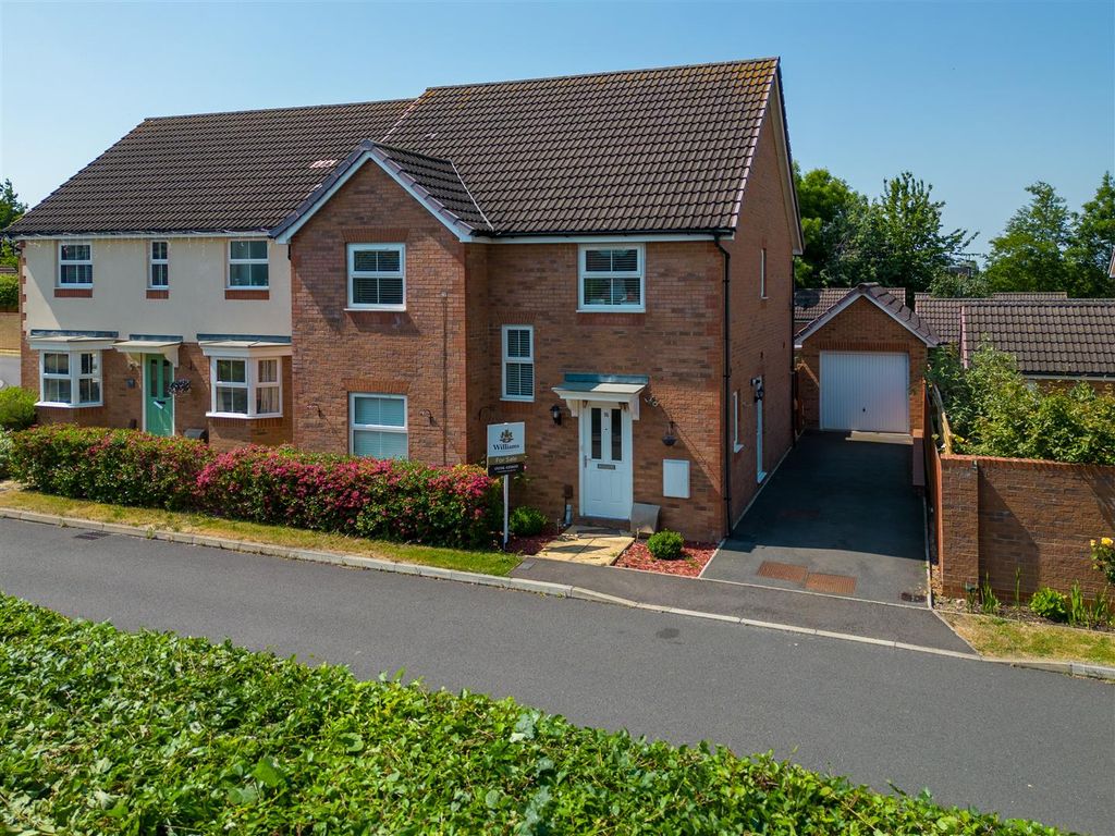 4 bed detached house for sale in Wiseman Close, Aylesbury HP21 Zoopla