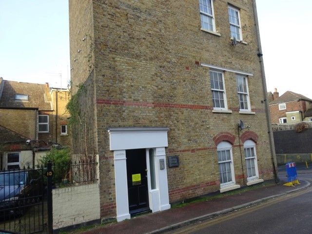 1 Bed Flat For Sale In High Street Chatham Me4 Zoopla