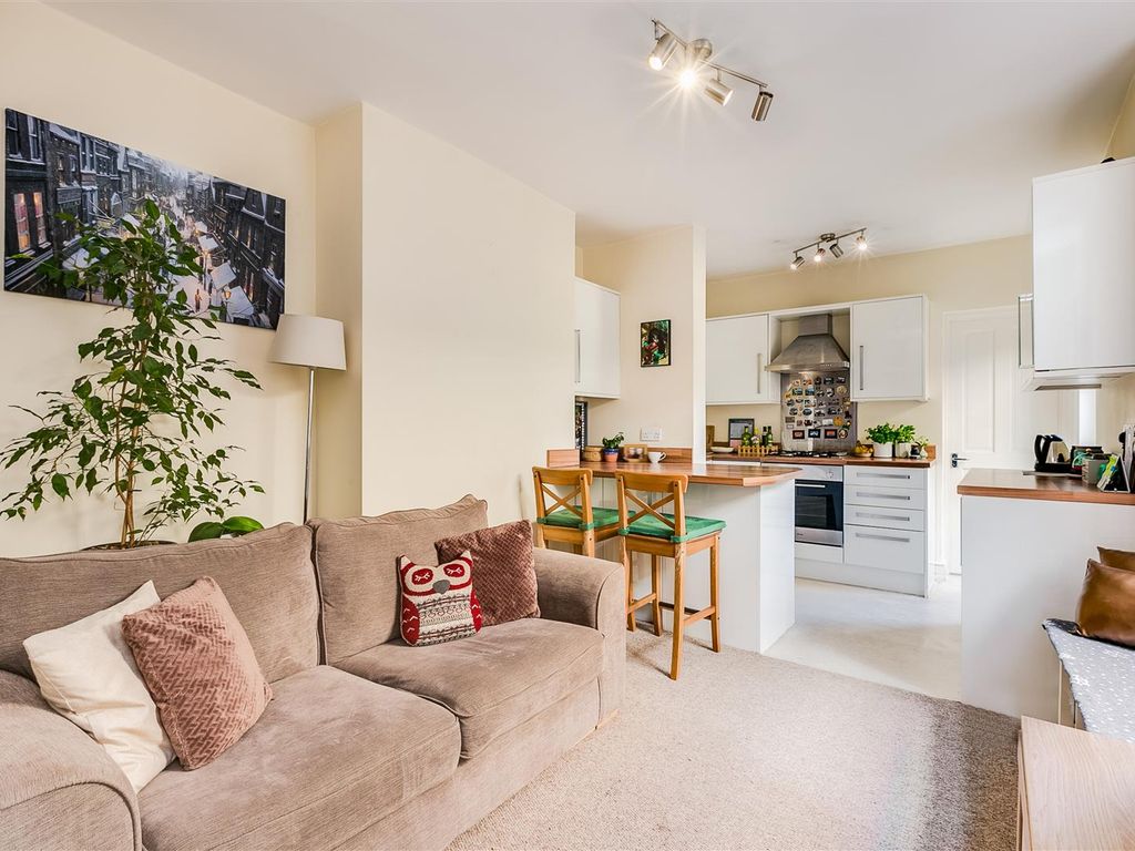 2 bed flat to rent in Cranbrook Road, Chiswick, London W4, £2,050 pcm