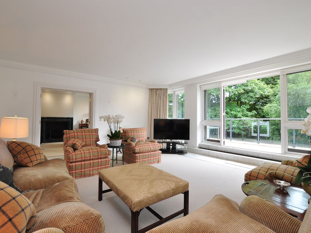 Columbas Drive, Spaniards Road, London NW3  