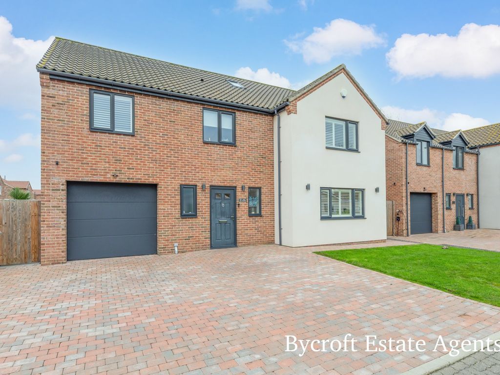 5 bed detached house for sale in The Laurels, Burgh Road, Gorleston