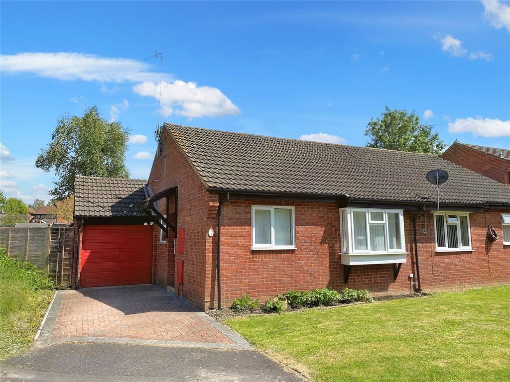 2 bed bungalow for sale in Highland Close, Swindon, Wiltshire SN5 Zoopla