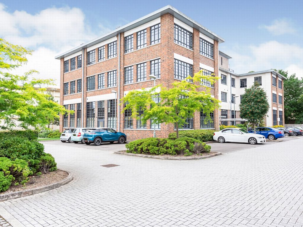 2 bed flat for sale in O'gorman Avenue, Farnborough GU14, £319,500 Zoopla