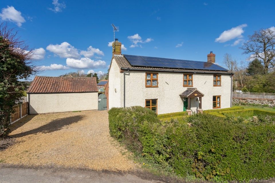4 bed detached house for sale in Dumbs Lane, Hainford, Norwich NR10