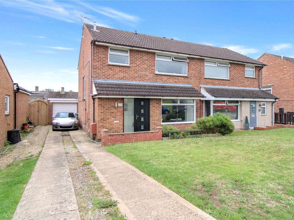 3 bed semidetached house for sale in Bolingbroke Road, Swindon