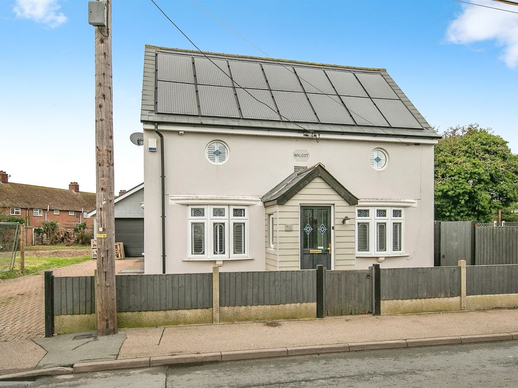 2 bed detached house for sale in Harwich Road, Little Oakley, Harwich