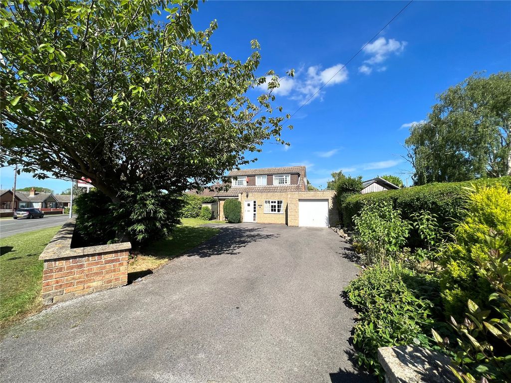 4 bed detached house for sale in Lincoln Road, Dunholme, Lincoln LN2