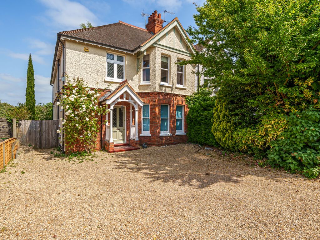 4 bed semidetached house for sale in York Road, Woking GU22 Zoopla